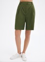 Шорты-бермуды, цвет: оливковый Allweneed
Шорты-бермуды удлиненные. Шорты брючного кроя со стрелками и складкой на полочке. Посадка на талии и шлевки на поясе для ремня. Мы изготовили шорты из тонкой костюмной ткани и изо льна, поэтому их можно носить каждый день и теплой весной, и жарким летом. Подберите к шортам жакет из коллекции в тон. Четыре оттенка на ваш выбор.
На модели размер S