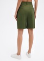 Шорты-бермуды, цвет: оливковый Allweneed
Шорты-бермуды удлиненные. Шорты брючного кроя со стрелками и складкой на полочке. Посадка на талии и шлевки на поясе для ремня. Мы изготовили шорты из тонкой костюмной ткани и изо льна, поэтому их можно носить каждый день и теплой весной, и жарким летом. Подберите к шортам жакет из коллекции в тон. Четыре оттенка на ваш выбор.
На модели размер S