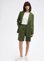 Шорты-бермуды, цвет: оливковый Allweneed
Шорты-бермуды удлиненные. Шорты брючного кроя со стрелками и складкой на полочке. Посадка на талии и шлевки на поясе для ремня. Мы изготовили шорты из тонкой костюмной ткани и изо льна, поэтому их можно носить каждый день и теплой весной, и жарким летом. Подберите к шортам жакет из коллекции в тон. Четыре оттенка на ваш выбор.
На модели размер S