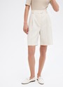 Шорты-бермуды, цвет: Молочный в полоску Allweneed
Шорты-бермуды удлиненные. Шорты брючного кроя со стрелками и складкой на полочке. Посадка на талии и шлевки на поясе для ремня. Мы изготовили шорты из тонкой костюмной ткани и изо льна, поэтому их можно носить каждый день и теплой весной, и жарким летом. Подберите к шортам жакет из коллекции в тон. Четыре оттенка на ваш выбор.
На модели размер S
