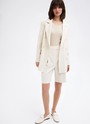 Двубортный прямой удлинённый жакет, цвет: Молочный в полоску Allweneed
Жакет двубортный oversize. Четыре рабочих пуговицы и две декоративных. Лацканы, воротник и классическая линия плеч. Два рабочих кармана с клапанами, один декоративный с листочкой. Посадка свободная, поэтому модель будет смотреться хорошо на любой фигуре. Мы рекомендуем обратить внимание на шорты-бермуды из новой коллекции и носить комплектом с жакетом.
На модели размер XS/S