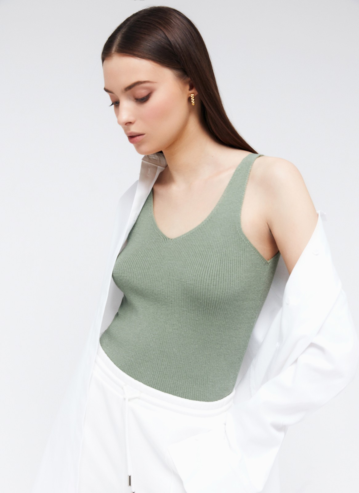 ТОП ИЗ ВЯЗАНОГО ТРИКОТАЖА, цвет: светло-зеленый Allweneed
Топ из вязаного полотна. Комфортной ширины бретели и красивая зона декольте. Это изделие слегка облегает и подчеркивает красоту фигуры. Носите с обычными джинсами или с юбками для женственных образов.
На модели размер XS