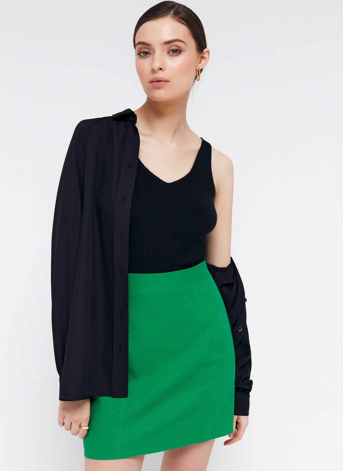 ТОП ИЗ ВЯЗАНОГО ТРИКОТАЖА, цвет: Черный Allweneed
Топ из вязаного полотна. Комфортной ширины бретели и красивая зона декольте. Это изделие слегка облегает и подчеркивает красоту фигуры. Носите с обычными джинсами или с юбками для женственных образов.
На модели размер XS