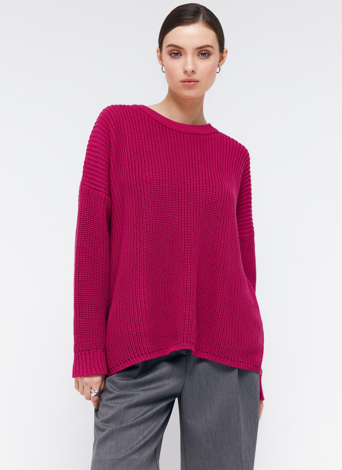 Свитер с круглым вырезом, цвет: Ярко-розовый Allweneed Хлопковый свитер крупной вязки с круглым вырезом. В нем удобно и уютно, его обладательница будет выглядеть как никогда женственно и изящно. Нежный хлопок дышит и позволяет поддерживать оптимальный температурный режим.
На модели размер one size