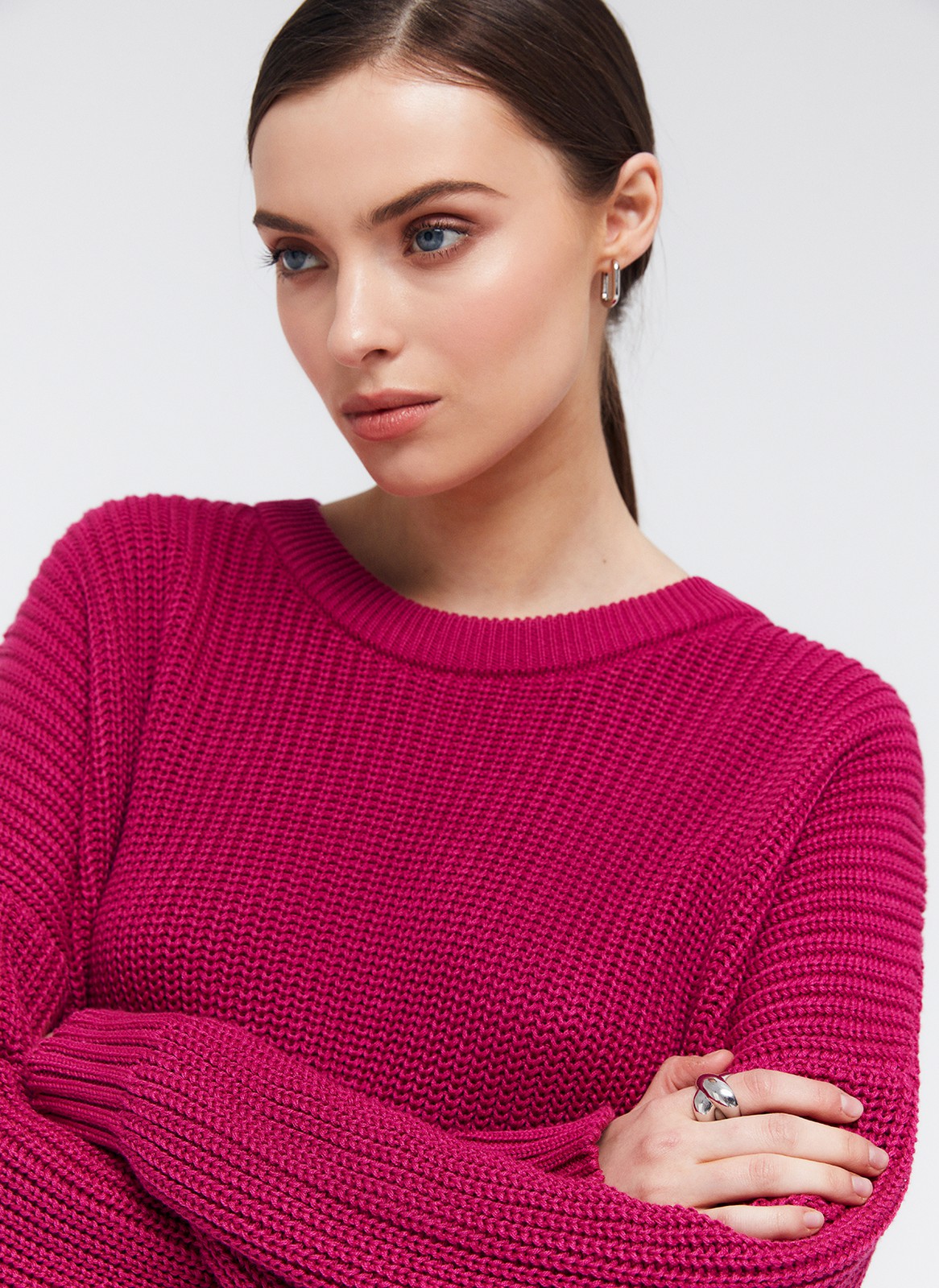 Свитер с круглым вырезом, цвет: Ярко-розовый Allweneed Хлопковый свитер крупной вязки с круглым вырезом. В нем удобно и уютно, его обладательница будет выглядеть как никогда женственно и изящно. Нежный хлопок дышит и позволяет поддерживать оптимальный температурный режим.
На модели размер one size