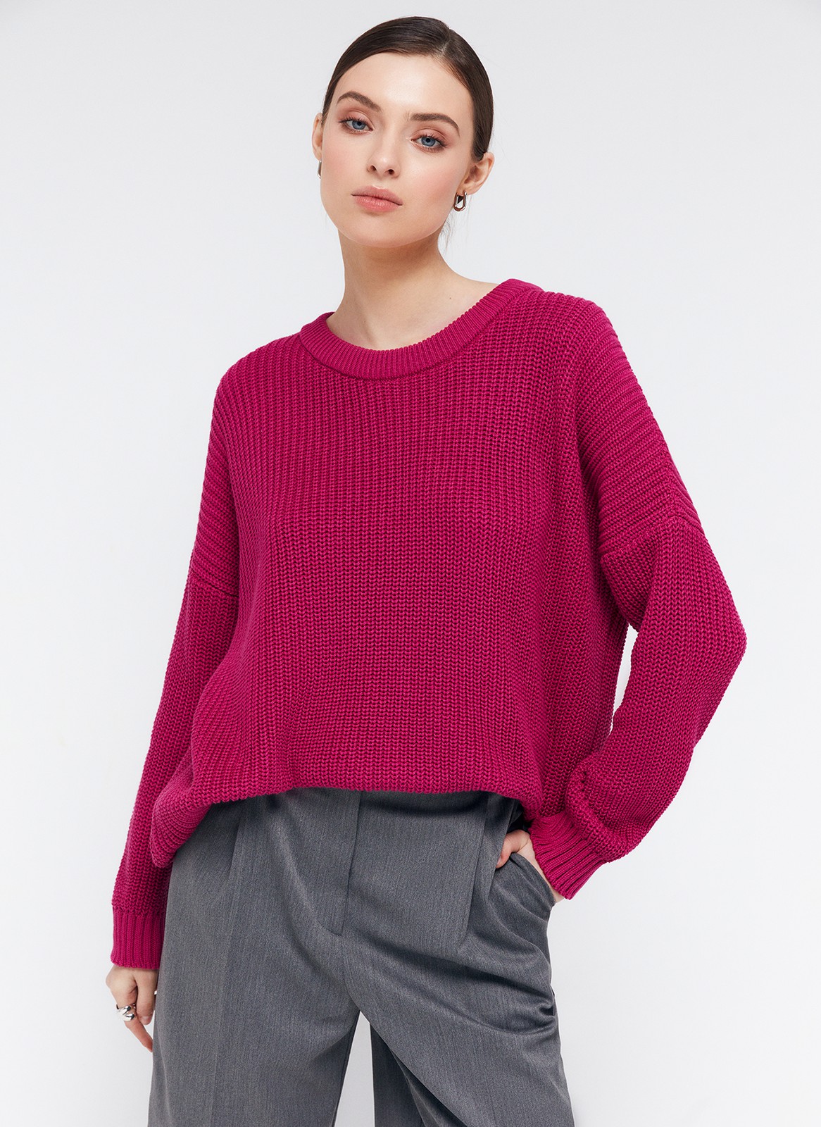 Свитер с круглым вырезом, цвет: Ярко-розовый Allweneed Хлопковый свитер крупной вязки с круглым вырезом. В нем удобно и уютно, его обладательница будет выглядеть как никогда женственно и изящно. Нежный хлопок дышит и позволяет поддерживать оптимальный температурный режим.
На модели размер one size
