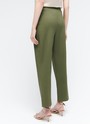 Брюки на высокой талии , цвет: оливковый Allweneed
Брюки-бананы на высокой посадке. Длина 7/8. Два кармана по бокам. Ткань создает ощущение легкости и прохлады даже в теплый день. К брюкам мы советуем подобрать жакет в тон и рубашку из плотной ткани. Пять цветов, наш фаворит яркая фуксия.
На модели размер S