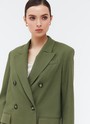 Двубортный прямой удлинённый жакет, цвет: оливковый Allweneed
Жакет двубортный oversize. Четыре рабочих пуговицы и две декоративных. Лацканы, воротник и классическая линия плеч. Два рабочих кармана с клапанами, один декоративный с листочкой. Посадка свободная, поэтому модель будет смотреться хорошо на любой фигуре. Мы рекомендуем обратить внимание на шорты-бермуды из новой коллекции и носить комплектом с жакетом.
На модели размер XS/S