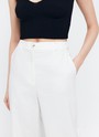 Прямые брюки с кантиком, цвет: Молочный 1 Allweneed
Широкие брюки из костюмной ткани, полной длины, с кантиком в боковом шве. Посадка на уровне талии для гармоничных пропорций. Два кармана по бокам. Мы сочетаем модель с однобортным жакетом из коллекции или носим с любым верхом: топом, топом-бандо или рубашкой. Наш любимый весенний оттенок лавандовый.
На модели размер XS