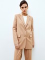Однобортный жакет oversize, цвет: кэмел Allweneed
Однобортный жакет свободного кроя. Разрез на спине и застежка на две пуговицы. Два кармана с клапаном и один маленький прорезной карман. Ткань хорошо держит форму и долго сохраняет первоначальный цвет.Три базовых оттенка, которые будут актуальны всегда. Можно носить с брюками и юбками-гофре из нашей коллекции.
На модели размер XS/S