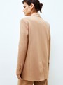 Однобортный жакет oversize, цвет: кэмел Allweneed
Однобортный жакет свободного кроя. Разрез на спине и застежка на две пуговицы. Два кармана с клапаном и один маленький прорезной карман. Ткань хорошо держит форму и долго сохраняет первоначальный цвет.Три базовых оттенка, которые будут актуальны всегда. Можно носить с брюками и юбками-гофре из нашей коллекции.
На модели размер XS/S