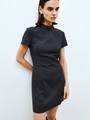 Платье-мини с коротким рукавом из костюмной ткани, цвет: темно-серый Allweneed
Базовое платье-футляр длины мини. Модель из плотной костюмной ткани, поэтому вы можете составлять образы для офиса. Крой с акцентом на талии, воротник-стойка и потайная молния на спине. Три цвета на ваш выбор. Модель тёмно серого оттенка с эффектом меланж. Дополните образ лаконичной сумкой, ремнём и плотными колготками.
На модели размер XS