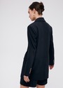 Жакет Oversize, цвет: Черный Allweneed
Удлиненный жакет с аккуратными подплечниками. Модель прямого кроя с застёжкой на две пуговицы. Классические лацканы и воротник. Изделие на подкладке, с карманами с клапаном и с горизонтальным делением по линии талии актуальным элементом кроя в этом сезоне. Дополните жакет шортами или брюками из нашей коллекции, а также укороченным топом-бандо или футболкой. Три оттенка для лета.
На модели размер S