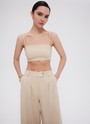 Бандо, цвет: бежевый Allweneed
Минималистичный топ-бандо из костюмной ткани. Тонкие бретели легко регулируются. Для лучшей посадки на спинке есть широкая резинка, вшитая в изделие. Топ выполнен из мягкой матовой ткани. Изделие дополнит образы с вечерними брюками и юбками, жакетами в мужском стиле и кардиганами.
На модели размер XS
