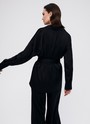 Рубашка Oversize с поясом, цвет: Черный Allweneed
Удлиненная рубашка из ткани атласного переплетения с шелковистой текстурой. Ткань красиво сияет на солнце. Спущенная линия плеча подчеркивает хрупкость силуэта. Сьемный пояс на линии талии. Широкие рукава с манжетами можно закатать на нужную высоту для удобства. Застежка на пуговицы, обтянутые собственной тканью. Образ дополнят брюки палаццо из новой коллекции.
На модели размер XS/S