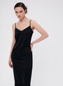 Платье - Комбинация, цвет: Черный Allweneed
Платье-комбинация длины миди. Глубокий V-образный вырез платья зрительно вытягивает вашу шею, а завышенная линия талии удлиняет фигуру. Платье прилегает и аккуратно подчеркивает красоту изгибов тела, при этом сохраняется полная свобода движений. Застежка на потайную молнию на спине. Ткань атласного переплетения с шелковистой текстурой деликатно переливается, поэтому можно сделать красивые снимки на солнце во время отпуска. Здорово, правда? Рекомендуем подбирать размер с учетом слегка свободного облегания. Носите самостоятельно или с жакетом и рубашкой.
На модели размер XS