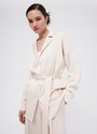 Рубашка Oversize с поясом, цвет: бежевый Allweneed
Удлиненная рубашка из ткани атласного переплетения с шелковистой текстурой. Ткань красиво сияет на солнце. Спущенная линия плеча подчеркивает хрупкость силуэта. Сьемный пояс на линии талии. Широкие рукава с манжетами можно закатать на нужную высоту для удобства. Застежка на пуговицы, обтянутые собственной тканью. Образ дополнят брюки палаццо из новой коллекции.
На модели размер XS/S