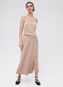 Юбка-миди с разрезом, цвет: темно-бежевый Allweneed
Юбка миди с косым кроем. Модель выполнена из легкой ткани атласного переплетения, которая благородно сияет на солнце. Высокий разрез спереди юбки аккуратно прикрывает декоративная деталь фартук. Разрез красиво раскрывается при шаге и дает свободу в движении. Носите, если хотите сделать образ необычным и смелым.Сочетайте с топами из вискозы, джемперами из кашемира и одеждой из костюмной ткани.
На модели размерXS