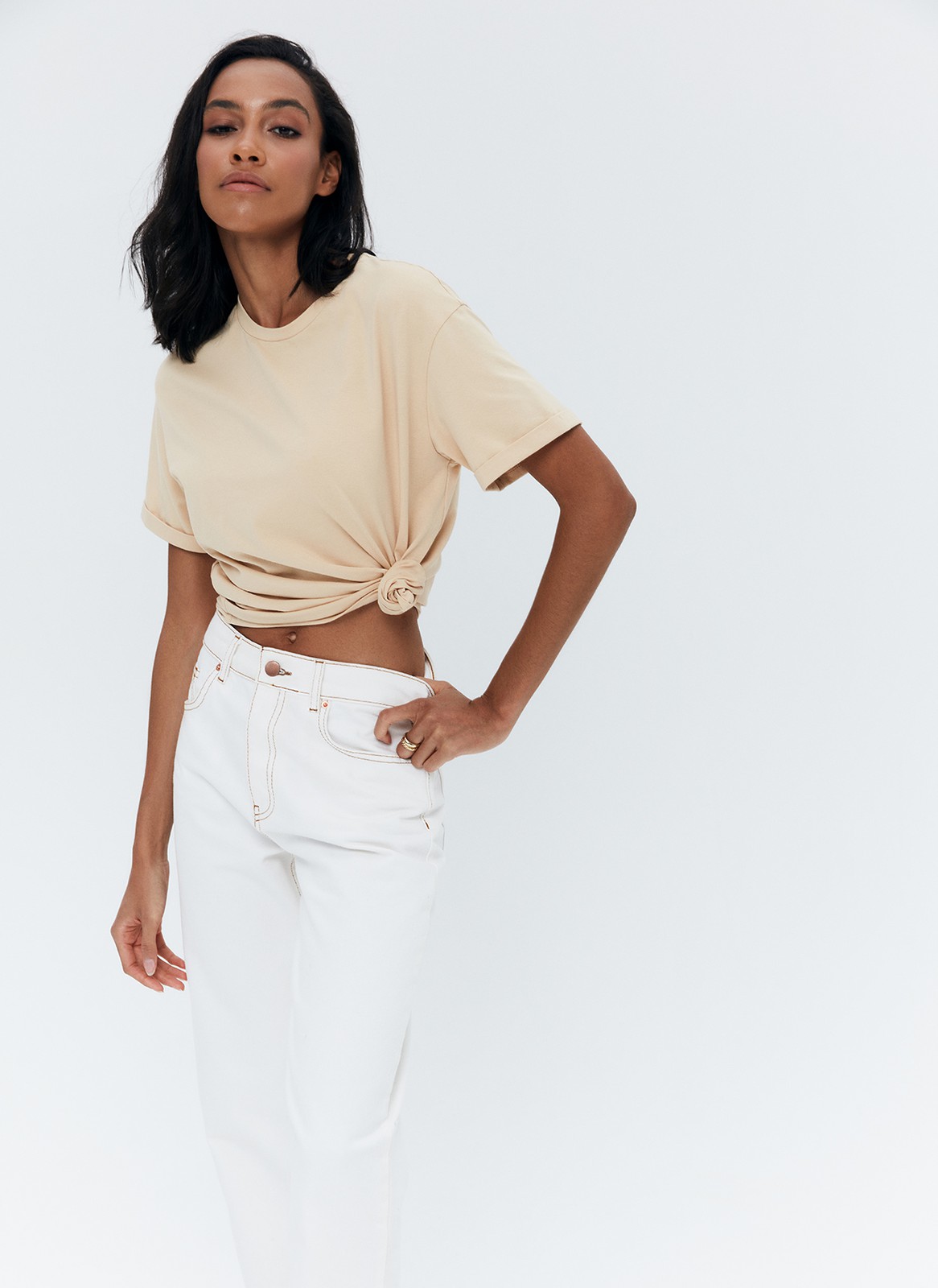 Футболка в стиле Boyfriend, цвет: бежевый Allweneed Футболка свободного кроя из слегка тянущегося хлопкового материала. В новой коллекции мы выпустили футболки в новыхбазовых, пастельных и приглушенных цветах.
На модели размер S