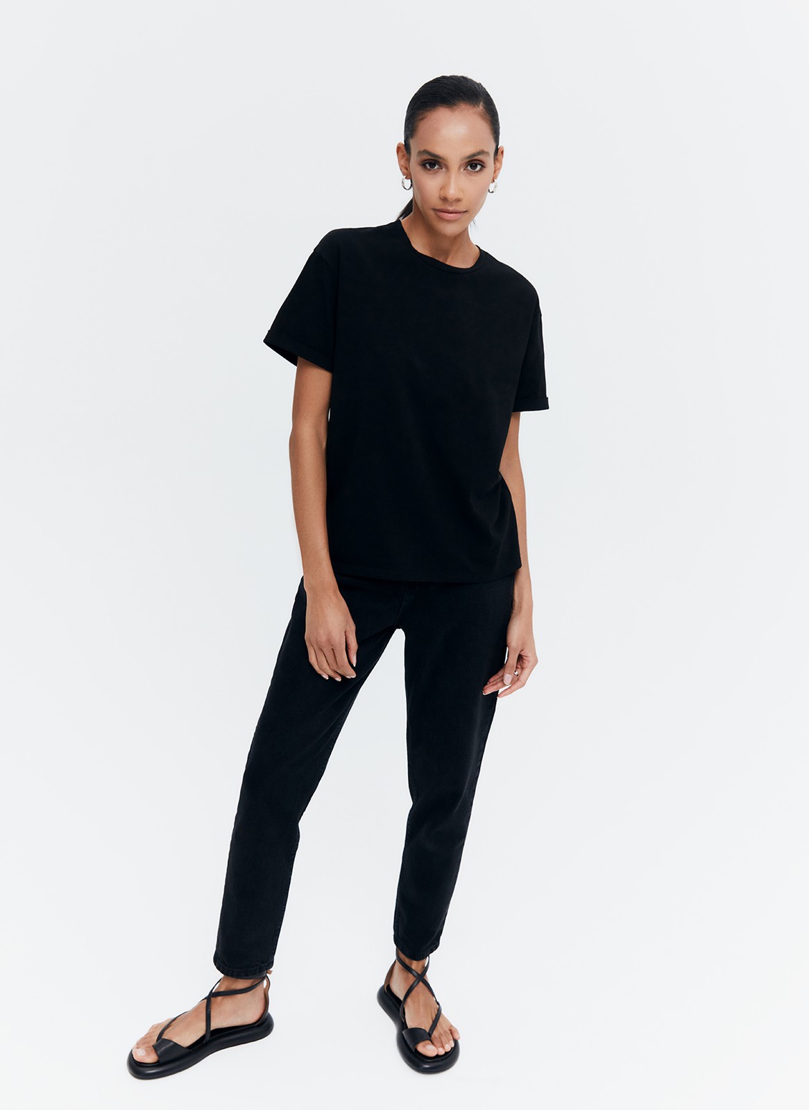 Футболка в стиле Boyfriend, цвет: Черный Allweneed Футболка свободного кроя из слегка тянущегося хлопкового материала. В новой коллекции мы выпустили футболки в новыхбазовых, пастельных и приглушенных цветах.
На модели размер S