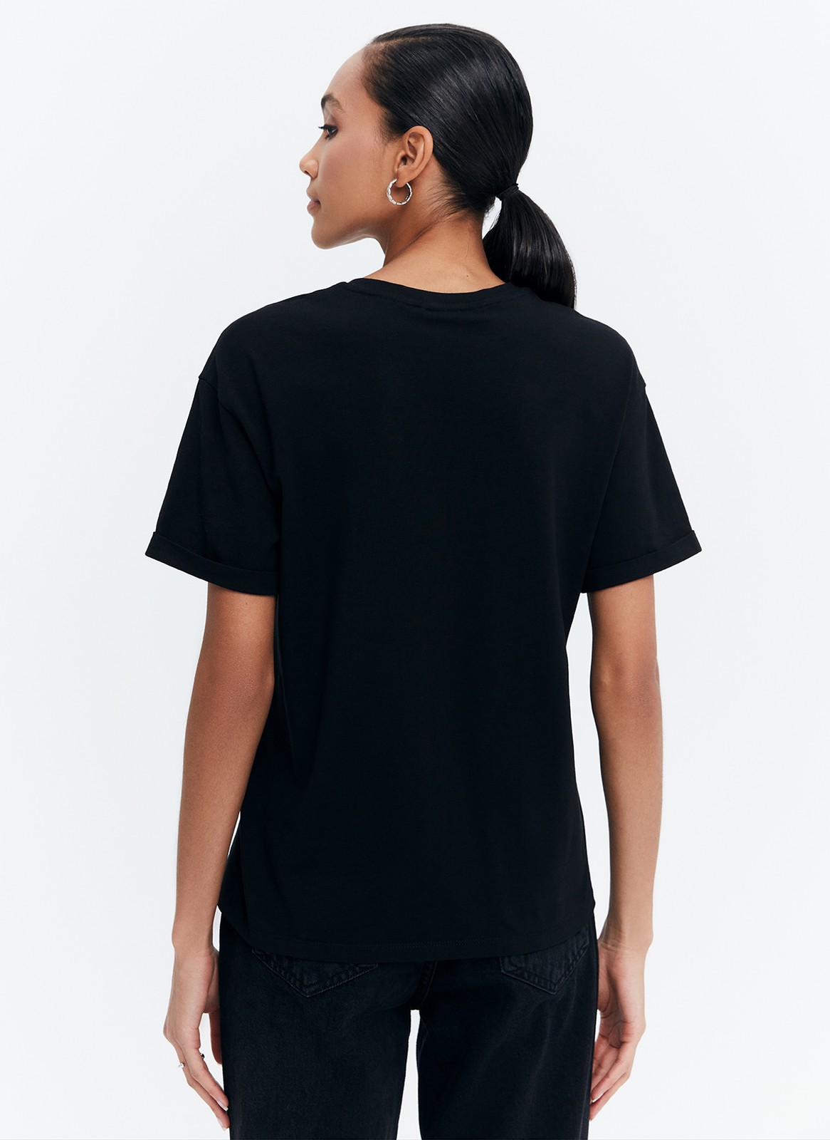 Футболка в стиле Boyfriend, цвет: Черный Allweneed Футболка свободного кроя из слегка тянущегося хлопкового материала. В новой коллекции мы выпустили футболки в новыхбазовых, пастельных и приглушенных цветах.
На модели размер S