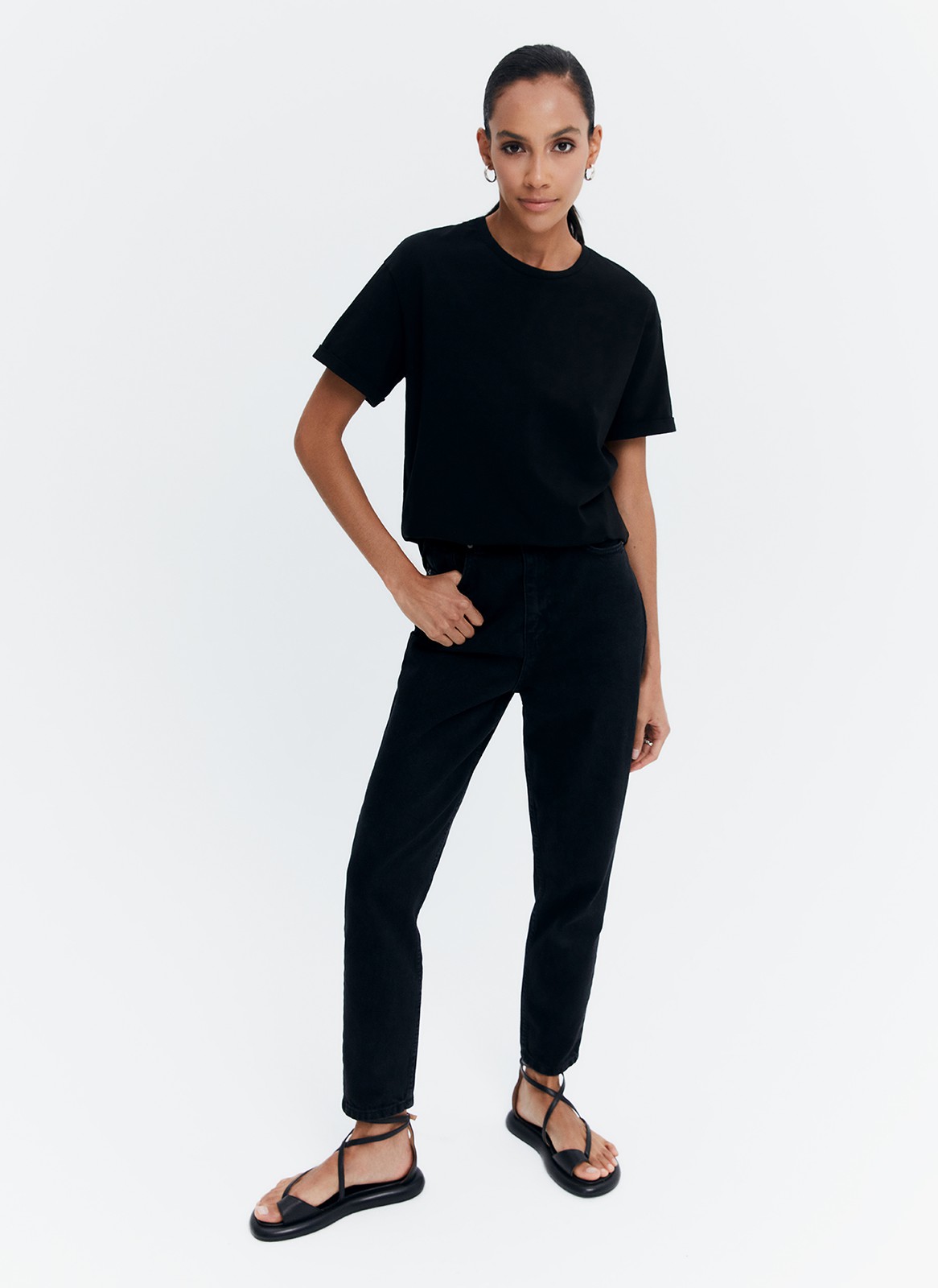 Футболка в стиле Boyfriend, цвет: Черный Allweneed Футболка свободного кроя из слегка тянущегося хлопкового материала. В новой коллекции мы выпустили футболки в новыхбазовых, пастельных и приглушенных цветах.
На модели размер S