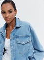 КУРТКА-РУБАШКА ДЖИНСОВАЯ НА КНОПКАХ, цвет: голубой Allweneed
Джинсовая рубашка-жакет с застежкой на кнопки. Воротник-стойка и накладные карманы для удобства. Есть манжеты для лучшей фиксации рукава. Спущенная линия плеча. Это базовая модель, которая будет сочетаться с любым элементом летнего гардероба: футболками, платьями или шортами. Можно носить самостоятельно или как жакет.
На модели размер XS