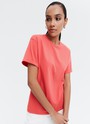 Футболка в стиле Boyfriend, цвет: коралловый Allweneed Футболка свободного кроя из слегка тянущегося хлопкового материала. В новой коллекции мы выпустили футболки в новыхбазовых, пастельных и приглушенных цветах.
На модели размер S