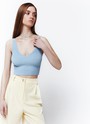 Вязаный топ на тонких бретелях, цвет: голубой Allweneed
Топ из плотного трикотажа в рубчик. Мы изготовили модель из гладких нитей вискозы, поэтому ткань очень приятна на ощупь. Красивая зона декольте. Носите с джинсами и юбками на высокой посадке в любое время года.
На модели размер XS