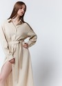 Платье-рубашка, цвет: бежевый Allweneed
Платье-рубашка длины миди. Застежка на пуговицы. Паты позволяют регулировать длину рукава. Плотный гладкий лен, мягкий и приятный на ощупь. Благодаря натуральным материалам модель дышит и впитывает влагу. Мы любим составлять с платьем образы на каждый день. Такие модели напоминают нам о ретро-фильмах. Можно носить как платье с поясом или надевать поверх топов и футболок вторым слоем. Наш фаворит оттенок сочной зелени.
На модели размер XS