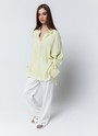 


Рубашка oversize акцентная модель базового гардероба. Модель выполнена из невесомой вискозы с матовой текстурой, а рубашка лимонного цвета с добавлением льна. Воротник и застежка на пуговицы. Закругленный низ. Мы знаем, что вам нравятся многофункциональные вещи. Рубашка впишется в любые образы, от расслабленных до формальных.

На модели размер XS\S