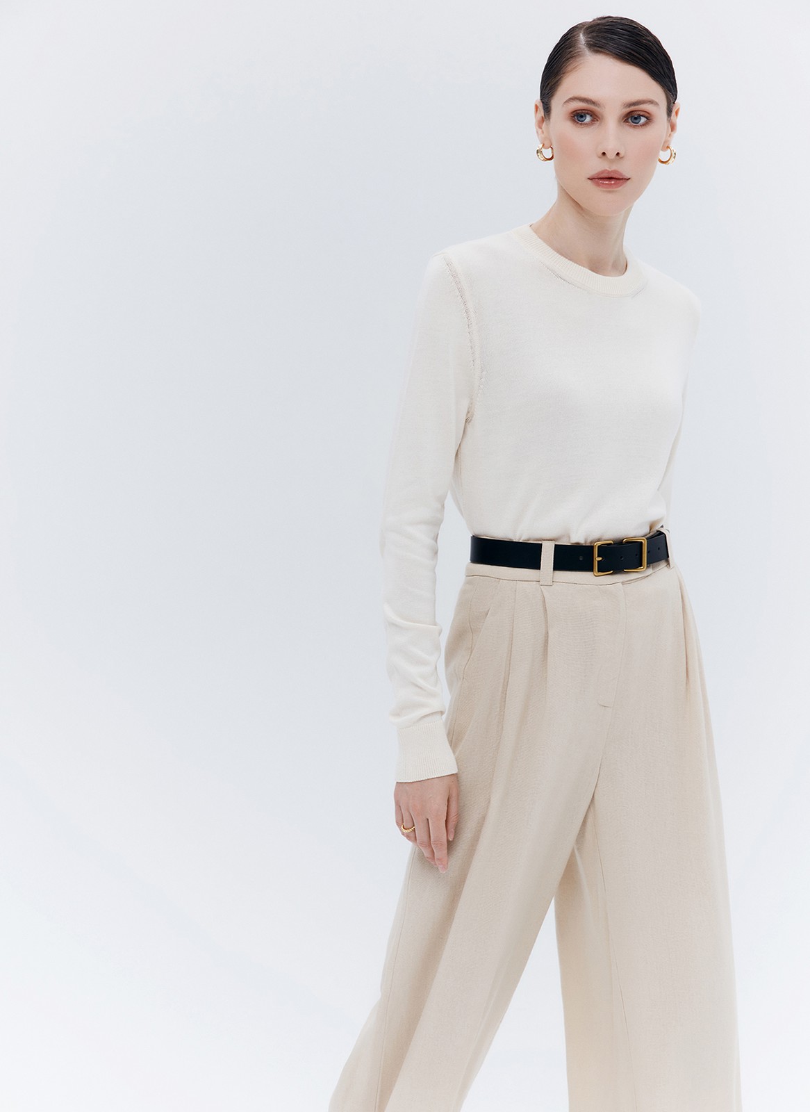 


Джемпер свободного силуэта из трикотажа. Модель из легкой и мягкой пряжи на основе вискозы и дралона. Дралон сверхпрочный и гипоаллергенный материал. Манжеты и круглая горловина. Комфортная модель, чтобы провести в ней целый день. Мы не снимаем джемпер даже дома. Носите с джинсами и юбками прохладным летним вечером. Три оттенка для вас.

