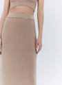 Юбка макси вязаная, цвет: бежевый Allweneed Вязаная юбка прямого кроя комфортно облегает силуэт, а эластичный пояс позволяет регулировать посадку. Гладкий трикотаж из вискрозы связан плотным двойным переплетением и слегка холодит кожу. Сочетайте юбку с топом из нашей коллекции, а так же с рубашками, футболками или иными вариантами топов.
На модели размер XS