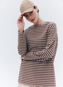 Лонгслив Oversize в полоску, цвет: Кофейно-белый в полоску Allweneed
Лонгслив из длинноволокнистого хлопка. Модель свободного кроя. Хлопок с добавлением искусственных волокон, что делает его мягче и долговечнее обычного хлопка. Двойное переплетение (интерлок) делает ткань прочнее: после стирок футболка не деформируется при правильном уходе. Ткань дышит и впитывает влагу. Составляйте комфортные образы с джинсами и шортами.
На модели размер XS/S