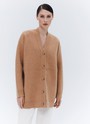 Кардиган Oversize , цвет: бежевый Allweneed
Удлиненный кардиган из мягкого и качественного трикотажа. Объемный крой оформлен V-образным вырезом для красивой зоны декольте и рядом роговых пуговиц. Свободный рукав почти не ощущается на руке и не ограничивает вас в движении. Модель подойдет для создания повседневных и выходных образов.