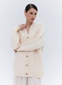Кардиган Oversize , цвет: молочный Allweneed
Удлиненный кардиган из мягкого и качественного трикотажа. Объемный крой оформлен V-образным вырезом для красивой зоны декольте и рядом роговых пуговиц. Свободный рукав почти не ощущается на руке и не ограничивает вас в движении. Модель подойдет для создания повседневных и выходных образов.