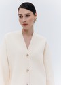 Кардиган Oversize , цвет: молочный Allweneed
Удлиненный кардиган из мягкого и качественного трикотажа. Объемный крой оформлен V-образным вырезом для красивой зоны декольте и рядом роговых пуговиц. Свободный рукав почти не ощущается на руке и не ограничивает вас в движении. Модель подойдет для создания повседневных и выходных образов.