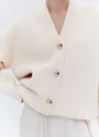 Кардиган Oversize , цвет: молочный Allweneed
Удлиненный кардиган из мягкого и качественного трикотажа. Объемный крой оформлен V-образным вырезом для красивой зоны декольте и рядом роговых пуговиц. Свободный рукав почти не ощущается на руке и не ограничивает вас в движении. Модель подойдет для создания повседневных и выходных образов.
