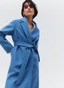 


Наш бестселлер, пальто-халат с отложным воротником и треугольными лацканами. Теплая шерсть с мягким отливом - лучший материал для демисезонного пальто. Мы любим это пальто за мягкий нрав: свободный фасон без застежки, широкий пояс, которым можно подчеркнуть талию или оставить пальто распахнутым при желании. Лаконичность линий делает его универсальным для практически любого образа и стиля.

Температурный режим до +5 C.

На модели размер XS