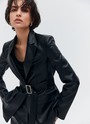 Однобортный жакет из экокожи, цвет: Черный Allweneed
Однобортный жакет из экокожи. Модель с акцентом на талии для женственного силуэта. Пояс в тон и два накладных кармана. Мы создали модель с классической линией плеча, которая обеспечивает красивую посадку. Изделие можно сочетать как с базовыми джинсами, так и с вечерними платьями и юбками. Вы также можете придумать себе чувственный образ, чтобы обратить на себя чуть больше внимания.