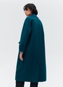 Пальто-кокон двубортное, цвет: изумрудный Allweneed Свободное пальто на пуговицах. Актуальный силуэт кокон, длина миди и шлица сзади для удобства движений. Линия плеча немного спущена, застежка на четыре контрастные пуговицы и прорезные по диагонали карманы с клапанами. Модель дополнит осенние образы с джинсами и брюками, с платьями-свитерами и высокими сапогами.
Температурный режим до +5 C