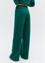 Брюки широкие, цвет: изумрудный Allweneed
Широкие брюки из мягкого трикотажа. Удобный эластичный пояс на шнурке. Брюки полной длины, поэтому они делают фигуру визуально стройнее. Ткань очень приятна на ощупь. Мы можем провести в этих брюках целый день: дома, на прогулке или в поездке. Советуем сочетать с худи из нашей линейки Комфорт.