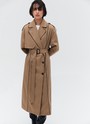 Двубортный удлинённый тренч oversize с кантом, цвет: кэмел Allweneed
Двубортный плащ из ткани с водоотталкивающей пропиткой. Свободная посадка и длина миди. В модели присутствуют классические детали тренча, которые пришли к нам из мужского гардероба: паты, погоны, застежка на пуговицы и отлетная кокетка. Два прорезных кармана и пояс, чтобы подчеркнуть талию. Мы готовы носить эту модель в любое время года, ведь в ней будет комфортно даже в переменчивую погоду. Ткань имеет небольшой водоотталкивающий эффект. Использование зонта обязательно. Создавайте смелые современные или утонченные образы в стиле старых фильмов.
Температурный режим от +15 до +20 C
На модели размер XS/S