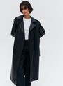 ДВУБОРТНЫЙ ТРЕНЧ OVERSIZE ИЗ ЭКОКОЖИ, цвет: Черный Allweneed
Тренч из мягкой и эластичной экокожи. В модели присутствуют классические детали тренча, которые пришли к нам из мужского гардероба: паты, погоны, застежка на пуговицы и отлетная кокетка. Спущенная линия плеча и свободная посадка. Два удобных прорезных кармана, чтобы положить важные мелочи. Для создания более женственного силуэта можно затянуть пояс на талии. Модель очень самодостаточна и добавит нотку дерзости даже в лаконичный образ. Хорошо защищает от дождя.
Температурный режим от +10 до +15 C