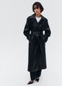 ДВУБОРТНЫЙ ТРЕНЧ OVERSIZE ИЗ ЭКОКОЖИ, цвет: Черный Allweneed
Тренч из мягкой и эластичной экокожи. В модели присутствуют классические детали тренча, которые пришли к нам из мужского гардероба: паты, погоны, застежка на пуговицы и отлетная кокетка. Спущенная линия плеча и свободная посадка. Два удобных прорезных кармана, чтобы положить важные мелочи. Для создания более женственного силуэта можно затянуть пояс на талии. Модель очень самодостаточна и добавит нотку дерзости даже в лаконичный образ. Хорошо защищает от дождя.
Температурный режим от +10 до +15 C