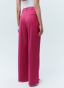 ПРЯМЫЕ БРЮКИ ПОЛНОЙ ДЛИНЫ, цвет: фуксия Allweneed
Прямые брюки из костюмной ткани. Модель полной длины, которая вытягивает силуэт. Скрытая застежка на молнию и два прорезных кармана. Ткань хорошо держит форму и очень приятна к телу. Средняя посадка подходит девушкам с разным ростом. Носите с жакетом из новой коллекции или с любимыми топами, блузами и футболками.