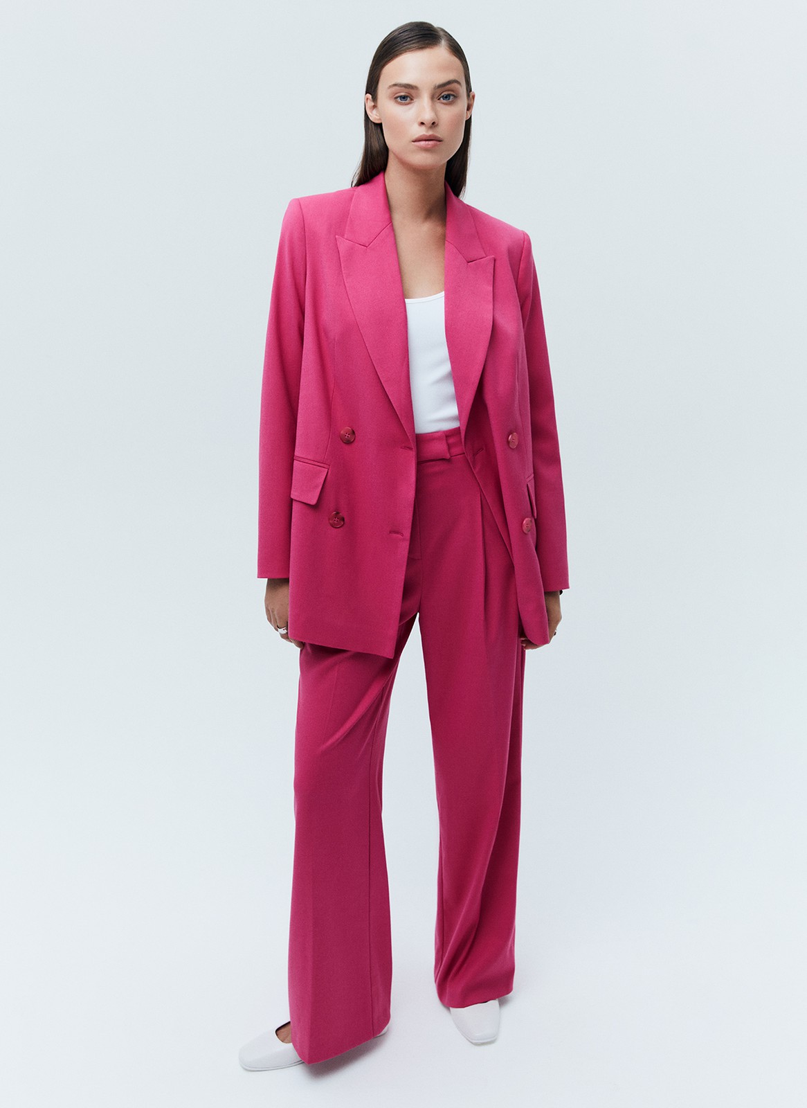 Двубортный жакет Oversize, цвет: фуксия Allweneed
Двубортный жакет свободного силуэта. Два накладных кармана по бокам. Классическая линия плеча. Мы знаем, что вы полюбили модели oversize, поэтому приготовили для вас вариацию жакета в новом исполнении. Четыре оттенка: три базовых и один акцентный. Носите с брюками изколлекции или с джинсамина встречу с подругами.