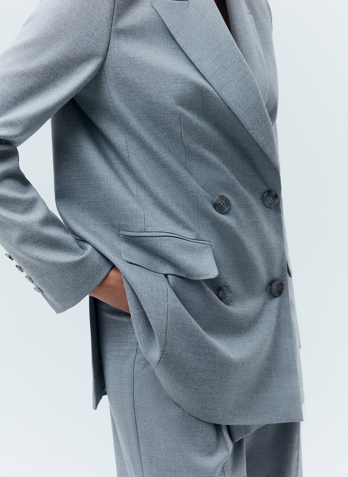 Двубортный жакет Oversize, цвет: серый Allweneed
Двубортный жакет свободного силуэта. Два накладных кармана по бокам. Классическая линия плеча. Мы знаем, что вы полюбили модели oversize, поэтому приготовили для вас вариацию жакета в новом исполнении. Четыре оттенка: три базовых и один акцентный. Носите с брюками изколлекции или с джинсамина встречу с подругами.