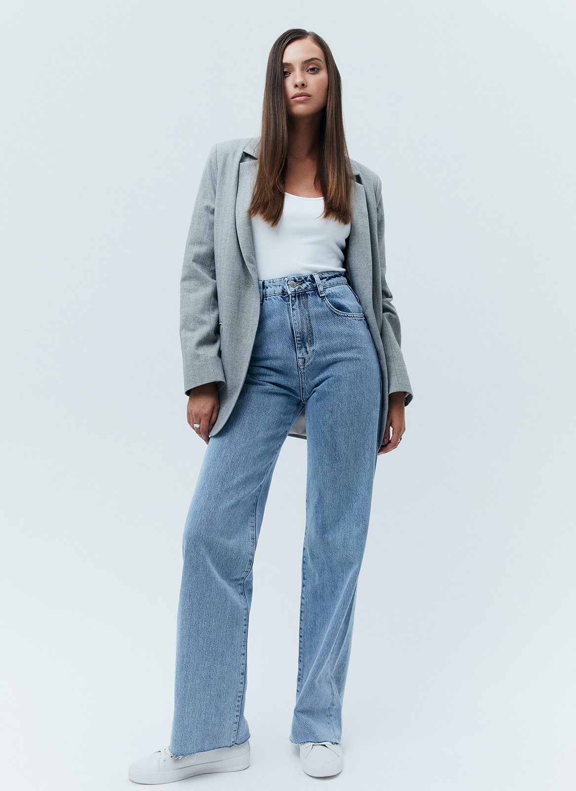 Джинсы широкие полной длины, цвет: ГОЛУБОЙ 1 Allweneed Джинсысвободного кроя из хлопка,с высокой посадкой. Плотный деним позволяет держать форму и красиво облегать линию бедра. Необработанный край. Мы выполнили модель из нашего премиального, 100% хлопкового денима, с авторской варкой и брендированной фурнитурой высокого качества.