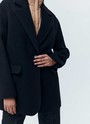 ОДНОБОРТНОЕ ПАЛЬТО-ЖАКЕТ, цвет: ЧЕРНЫЙ 2 Allweneed Однобортное пальто из мягкой шерстяной ткани. Модель фасоном напоминает жакет. Слегка спущенная линия плеча, поэтому комфортно носить со свитером и худи. Классический воротник и лацканы. Два накладных кармана и застежка на одну пуговицу. Мы советуем сочетать пальто с костюмами или джинсами для более лаконичного образа.
Температурный режим до +5 C